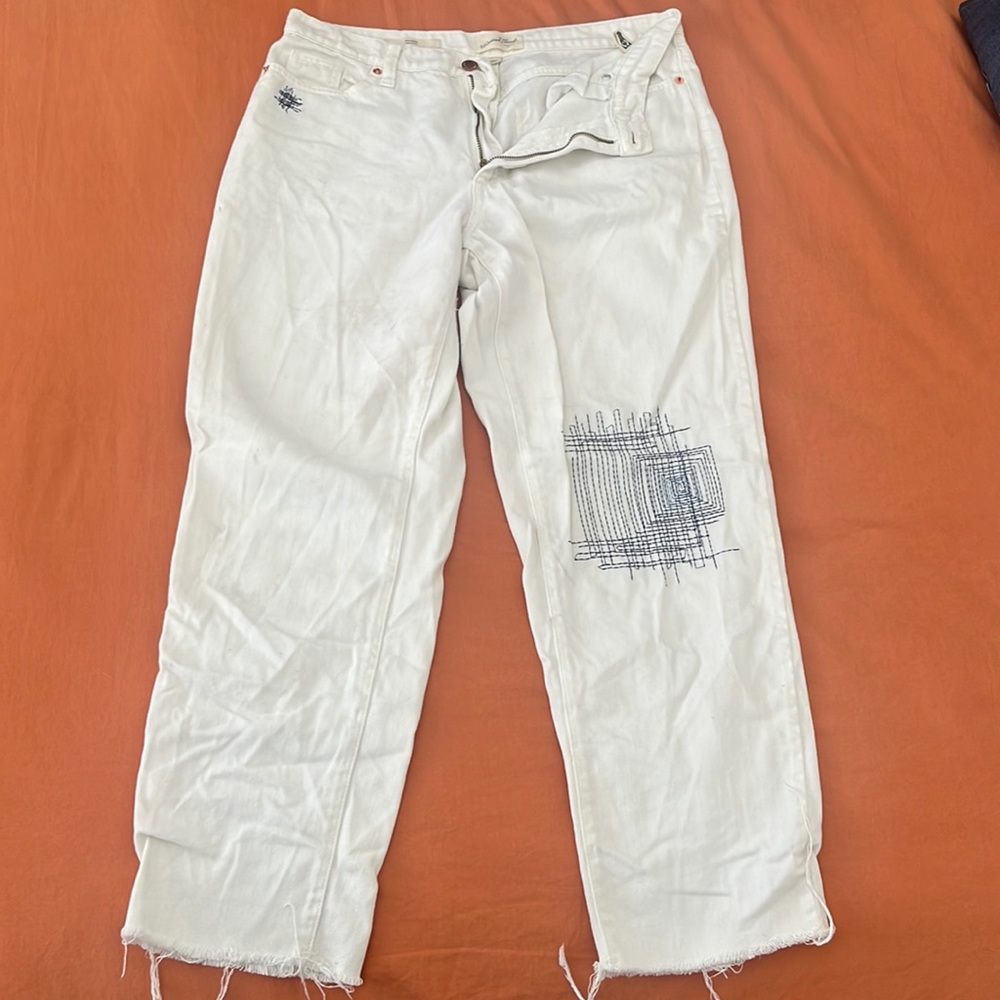 White distressed boyfriend jeans